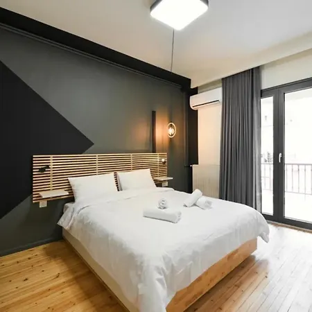 Wendy's Treehouse Atmabnb 27 Lejlighed Thessaloníki
