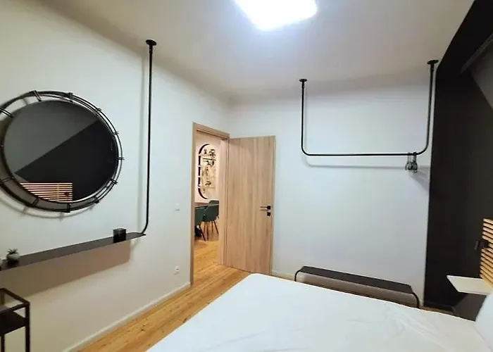 Apartment Wendy's Treehouse *